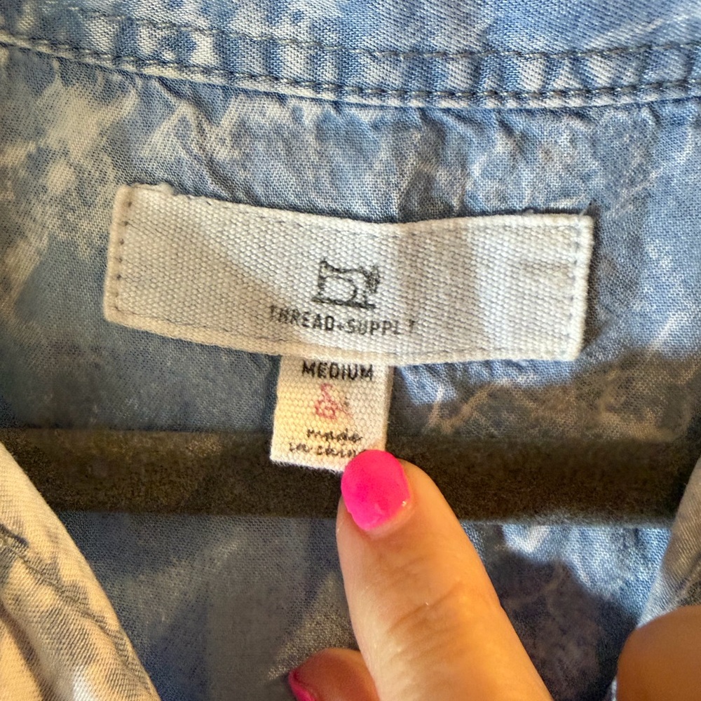 Thread + Supply Tencel Acid Wash Button Down Shirt Size Medium! - Picture 3 of 4